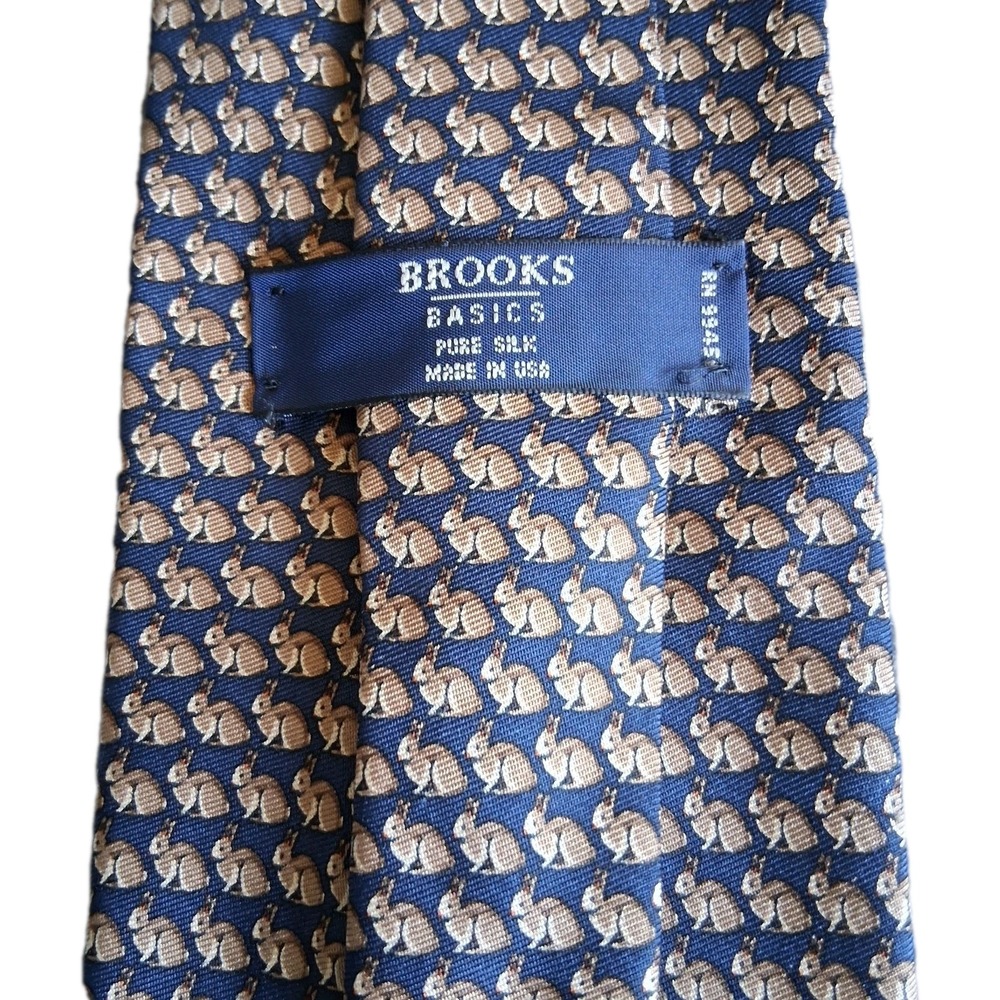 Brooks Brothers Basics Men's Silk Necktie Made in USA Blue Gold Rabbits Bunnies - Picture 6 of 8